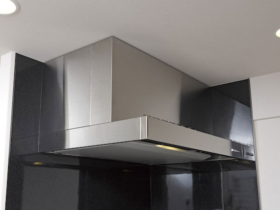 Kitchen.  [Stainless steel range hood] Design highly stainless steel stylish slim hood. With so enamel rectification version superior to the intake efficiency, It is easy to clean.