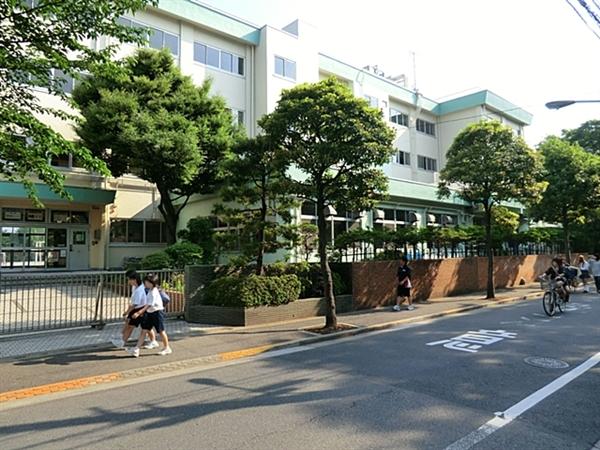 Junior high school. Shinozaki 1260m until junior high school