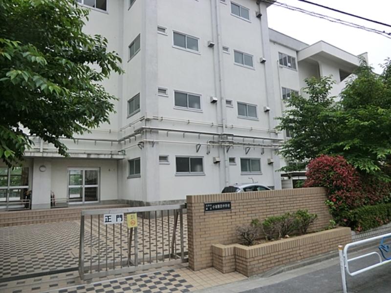 Junior high school. Koiwa 320m until the fourth junior high school