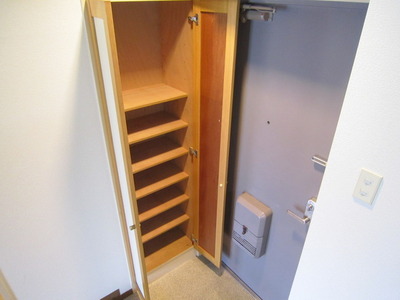 Entrance. Cupboard