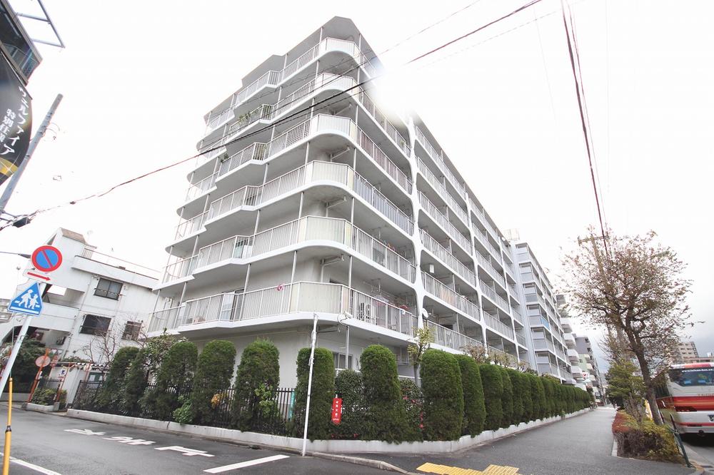 Local appearance photo. This apartment is located in the corner lot