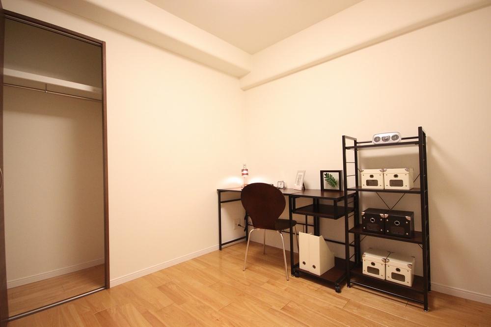 Non-living room. This room also there is amount of storage has become a room