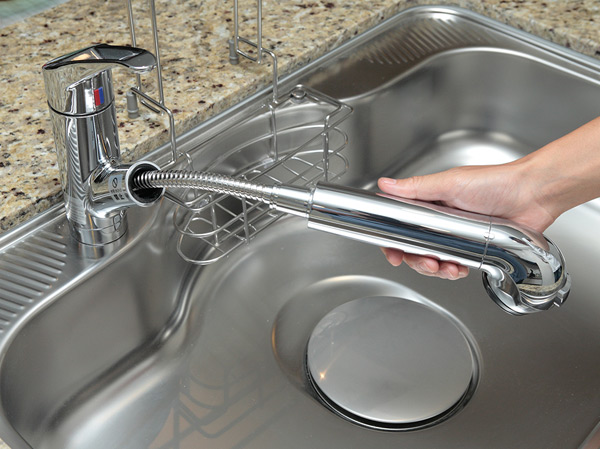 Kitchen.  [Water purifier integrated shower faucet] Water purification ・ Raw water ・ straight ・ Adopt a design highly water purifier single lever mixing faucet with integrated shower the switching of the shower can be easily lever operation. I pulled out the nozzle of the water faucet, Handy to wash up every nook and corner of the sink.