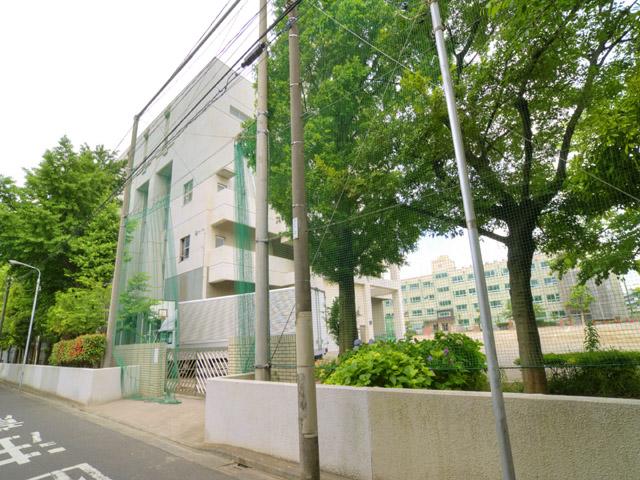 Junior high school. 1002m to Edogawa Ward Kamiisshiki Junior High School