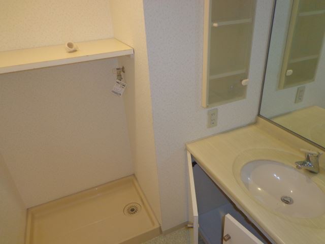 Washroom. Wash