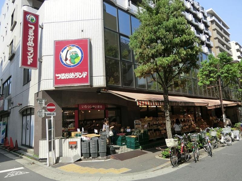 Supermarket. Tsurukame 312m to land Nishikasai shop