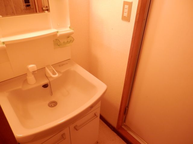 Washroom. Wash