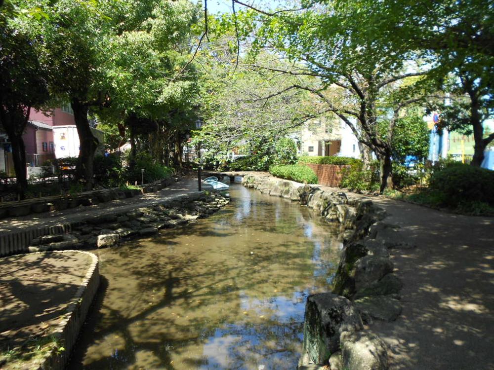 park. Komatsugawa Sakai is the perfect place for a walk the course while taking a 381m negative ions to water park. Summer children also romp without a mistake