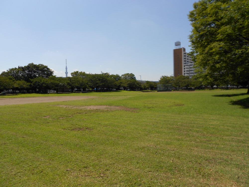 kindergarten ・ Nursery. Shinkoiwa Although there are park also near 712m to kindergarten, Extending the little feet. You can also enjoy catch the ball with jogging and children of mom and dad. Spring cherry tree is a masterpiece