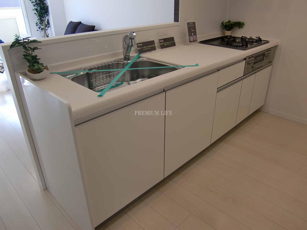 Kitchen. Face-to-face kitchen conversation with family bouncy while cooking