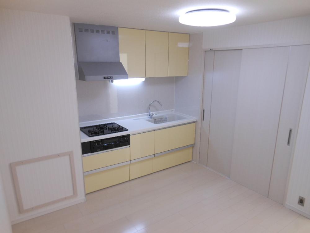 Living. dining kitchen