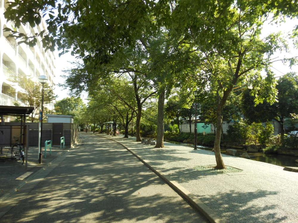 Other. The garden of the former there is Komatsugawa Sakaigawa water park, It spreads lush environment