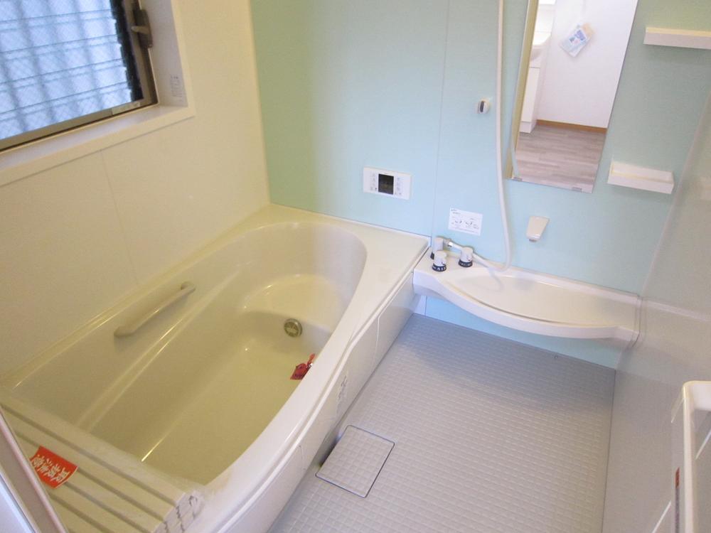 Bathroom. ■ Reheating function with bus! It is with the bathroom dry heating function! The window is also there better ventilation resistance in the bathroom