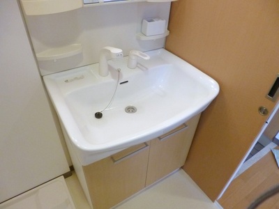 Washroom. Shampoo dresser ・ It comes with a dressing room.