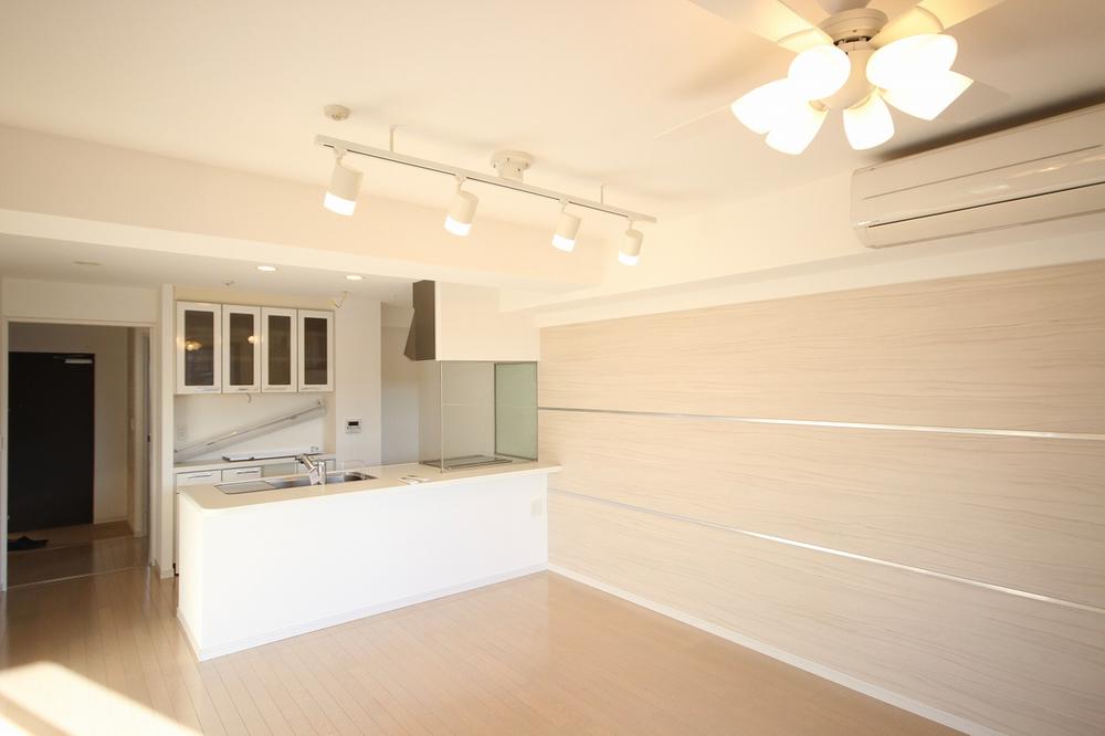 Living. Brightly, Living is the accent cross with a sense of openness is there is a good atmosphere