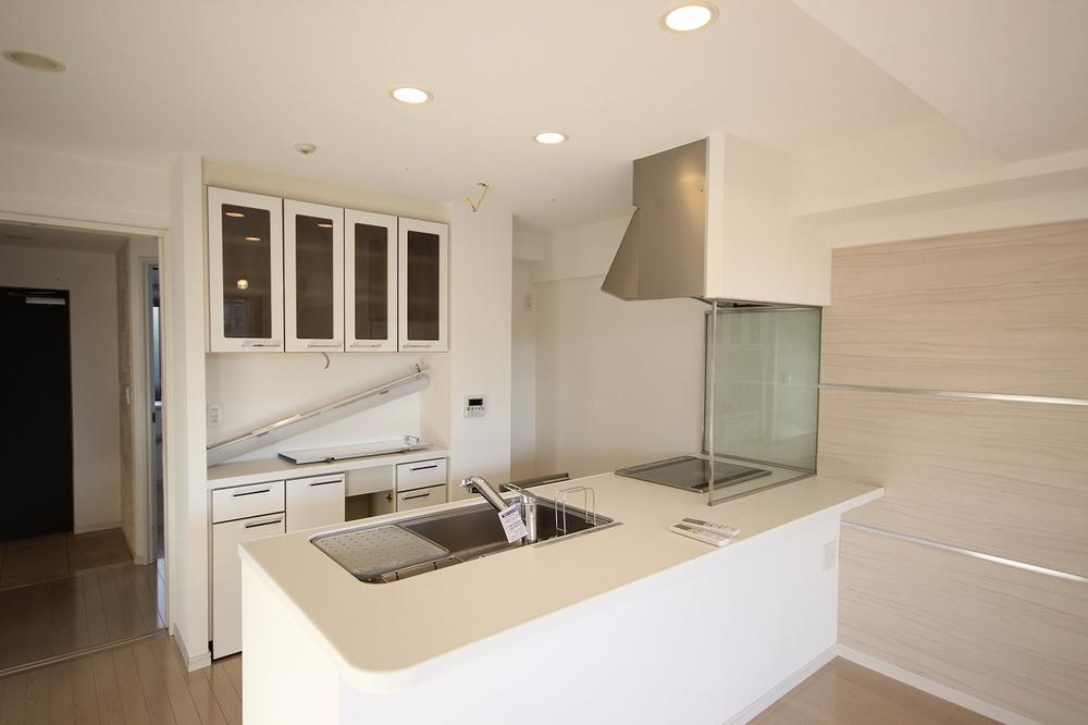 Kitchen. There is storage space are a number, Easy-to-use is a good cafe-style system Kitchen It is also spacious counter