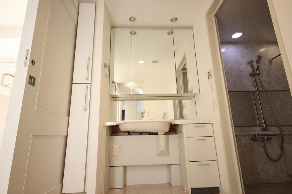 Wash basin, toilet. Many storage space,