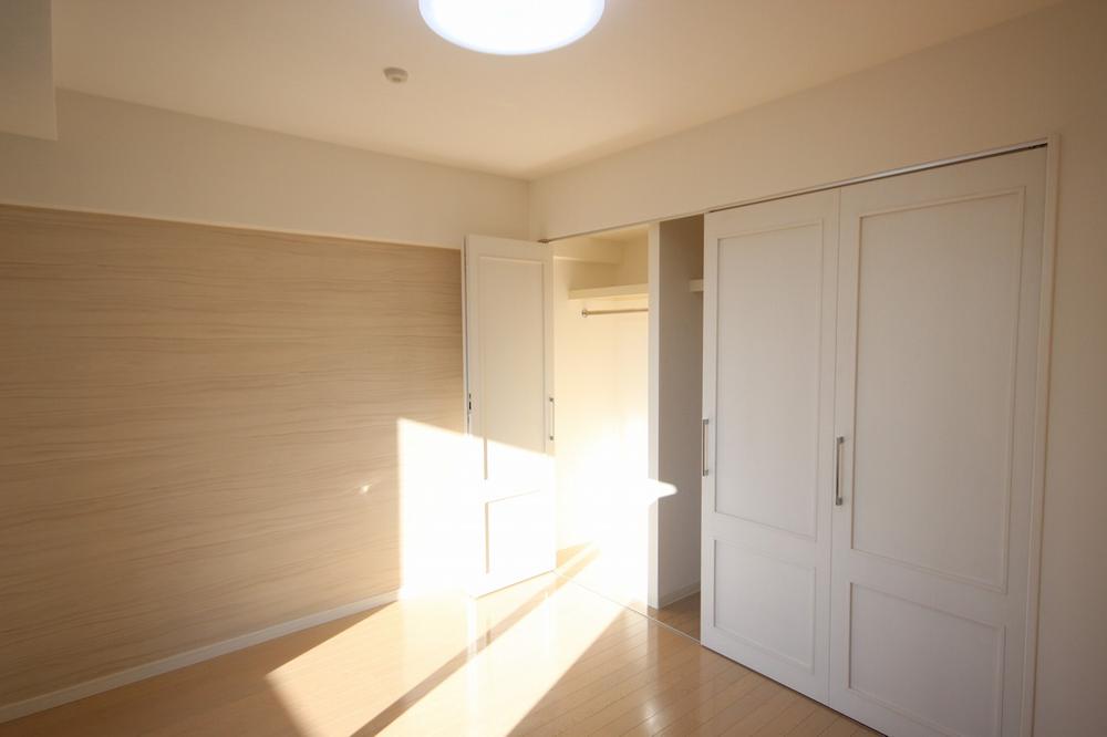 Non-living room. Sunny, In addition to the living room,