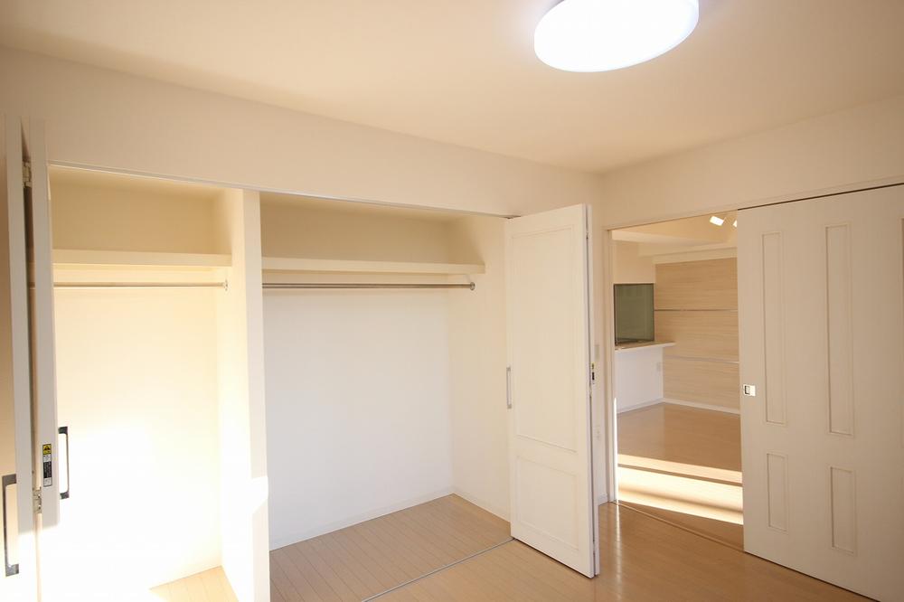 Non-living room. Sunny, In addition to the living room,