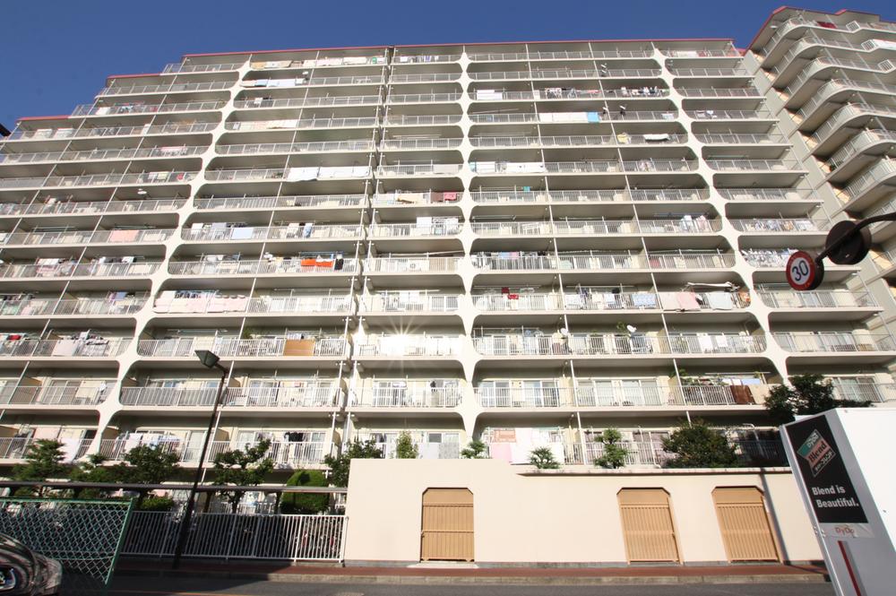 Local appearance photo. Total units 473 units of the big community