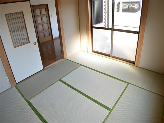 Non-living room. Two-sided lighting Japanese-style room