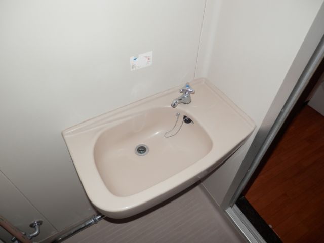 Washroom. Wash