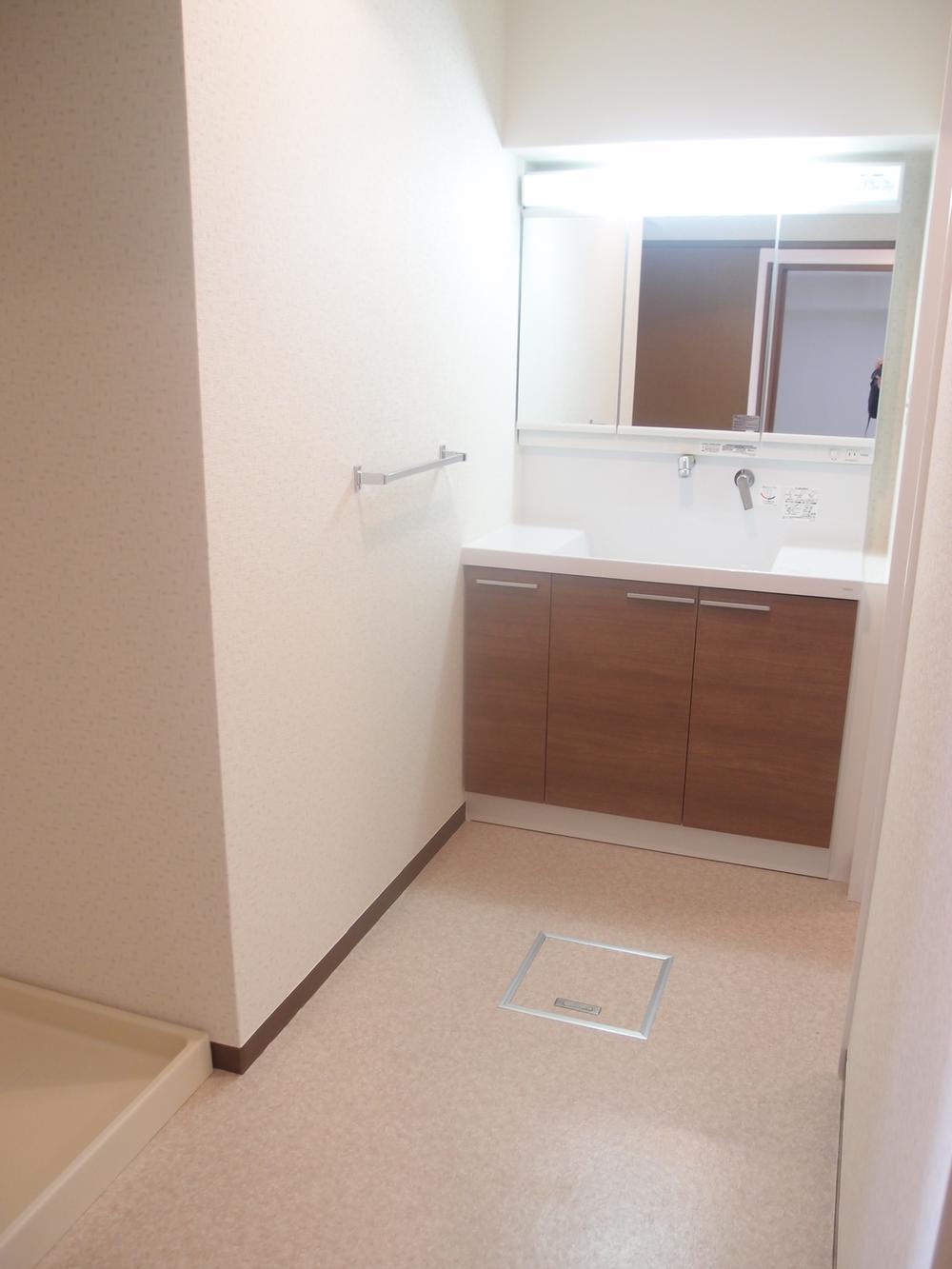 Wash basin, toilet. bathroom