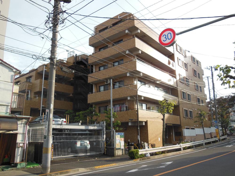 Local appearance photo. Local (11 May 2013) Shooting