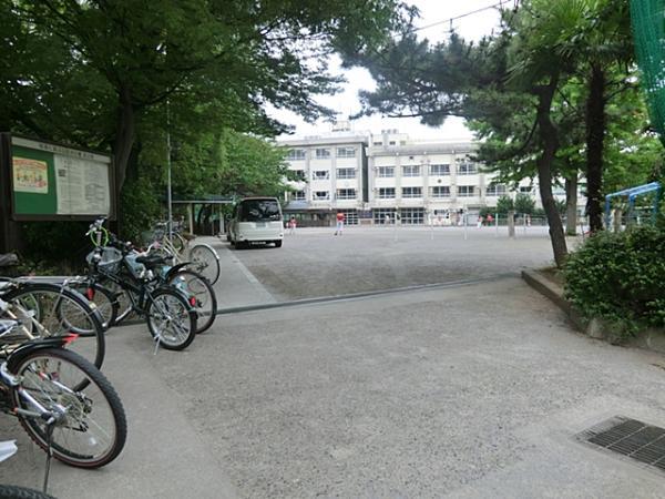 Primary school. Kitakoiwa until elementary school 420m