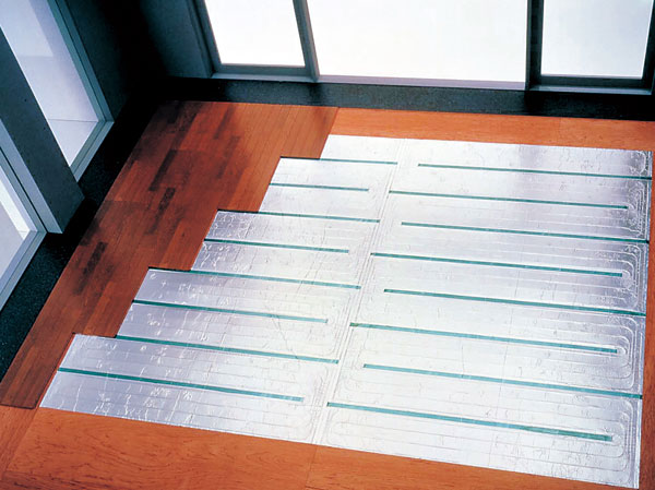 Living.  [Hot water floor heating] living ・ Warm the body from the feet to the dining, Do not pollute the air, The hot-water floor heating has been standard equipment. (Same specifications)