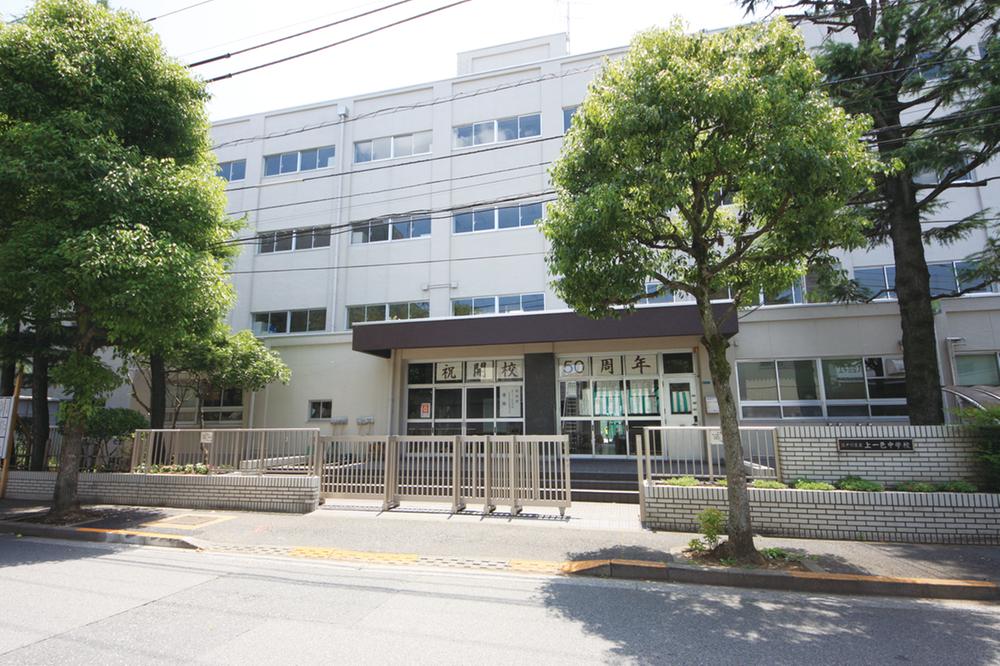 Junior high school. 570m to Edogawa Ward Kamiisshiki Junior High School
