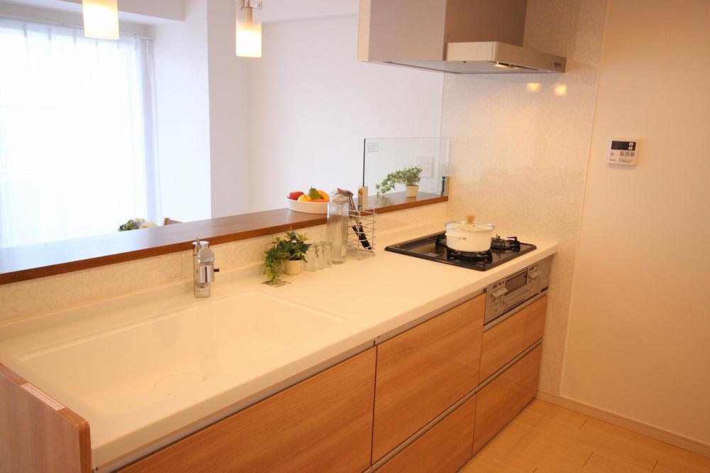 Kitchen. In a certain sense of the open kitchen, Very easy to use is a good (renovation settled)