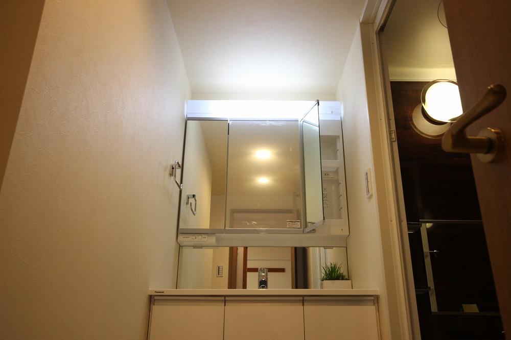 Wash basin, toilet. Washable also renovation completed