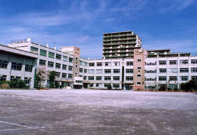 Junior high school. 900m to Matsue third junior high school