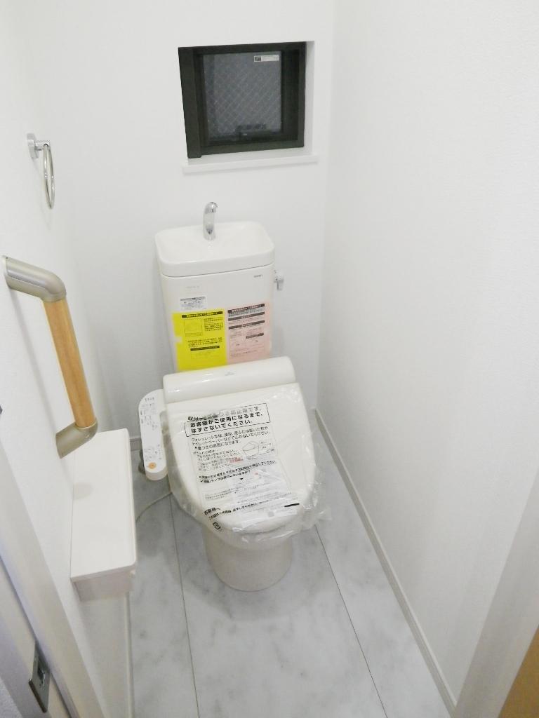 Toilet. Since the toilet is S specification, Equipped with a handrail