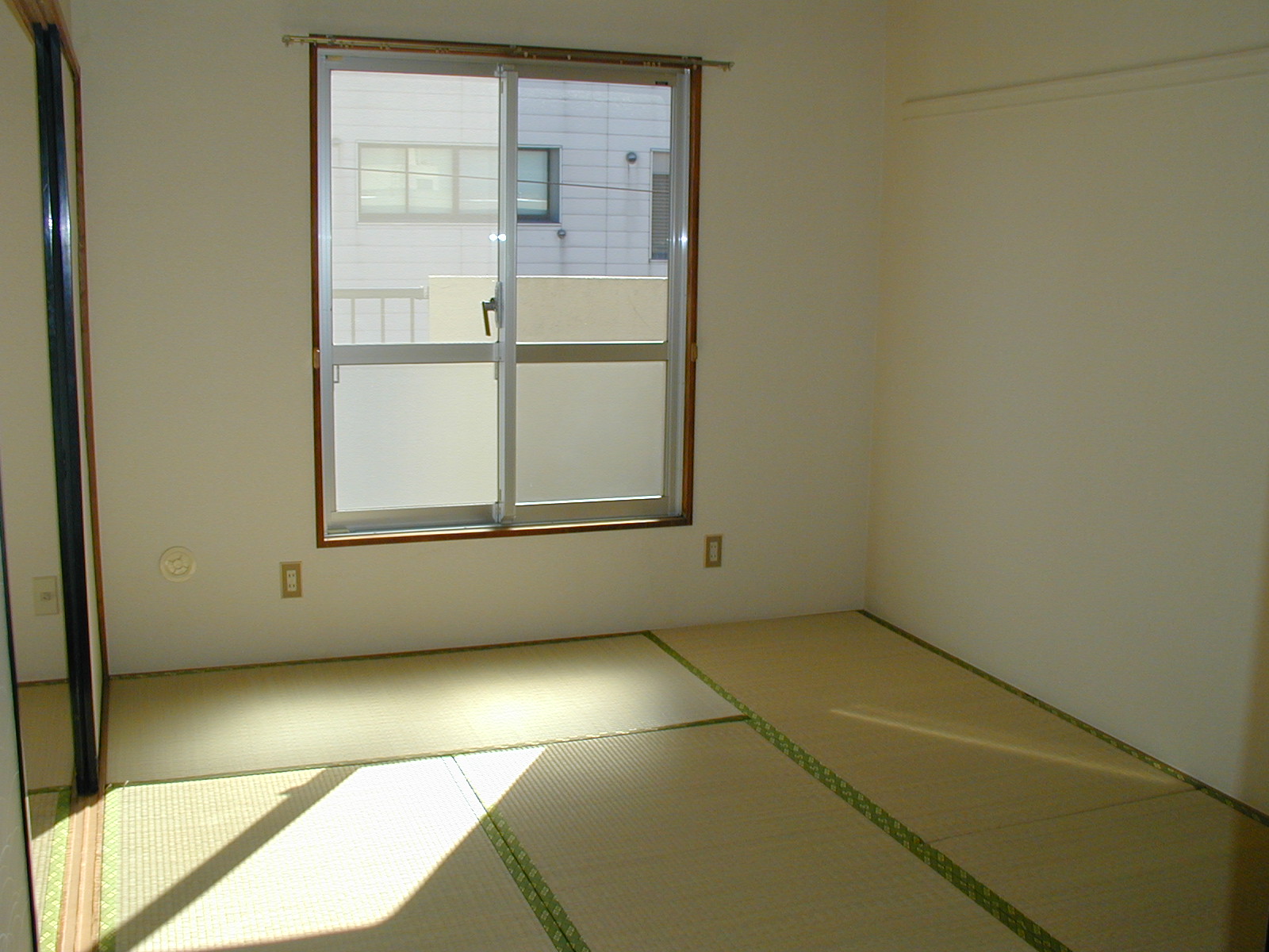 Living and room. The tatami, Moisture retention ・ Adiabatic effect ・ There are air cleaning effect! !
