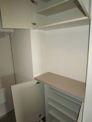Entrance. Cupboard