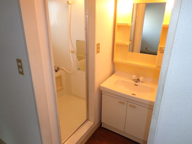 Washroom. Wash