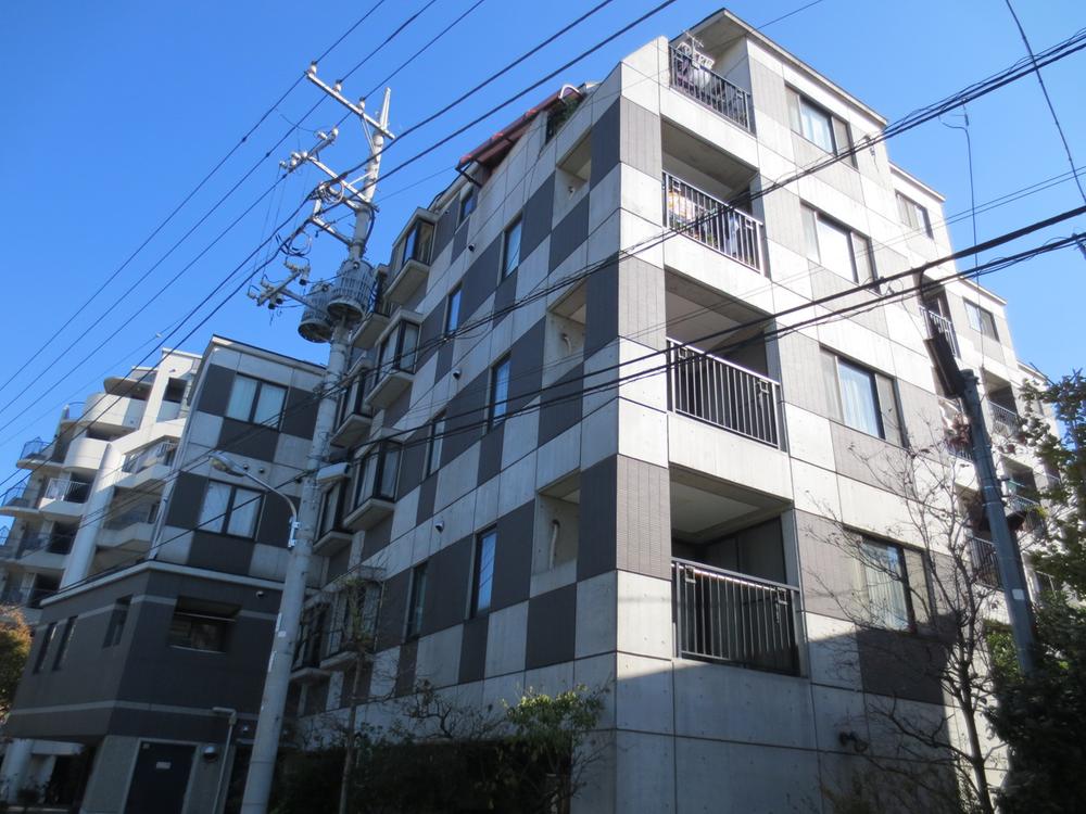 Local appearance photo. Local (12 May 2013) Shooting