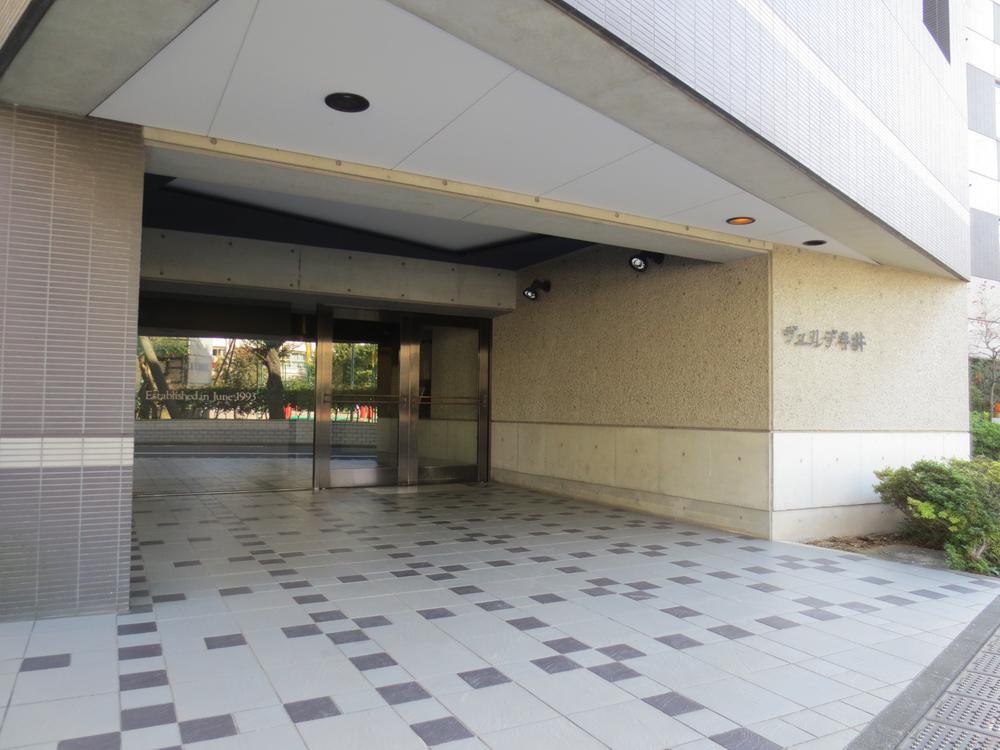 Entrance. Common areas