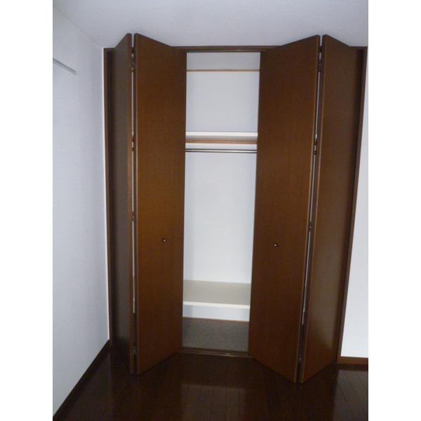 Receipt. Western-style housing that can store plenty