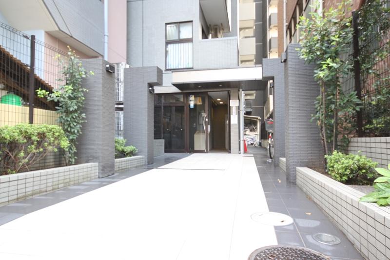 Entrance. Common areas