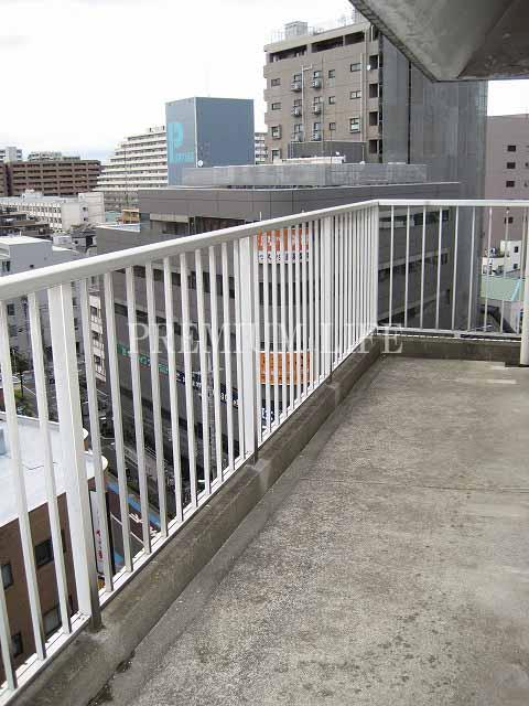 Balcony.  [Wide balcony] 9 sq m of room . Jose will futon and laundry is plenty
