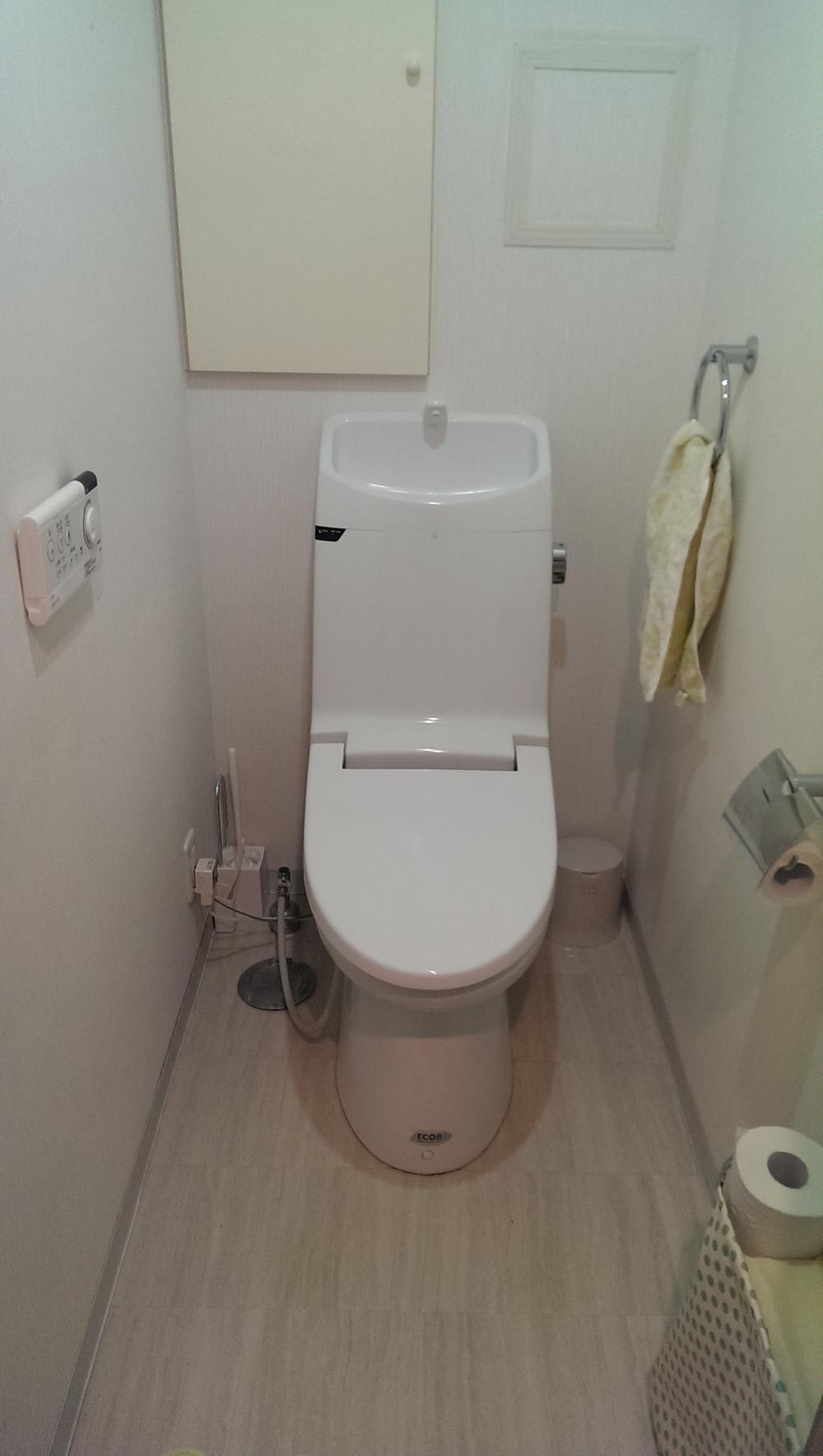 Toilet. Indoor (12 May 2013) Shooting