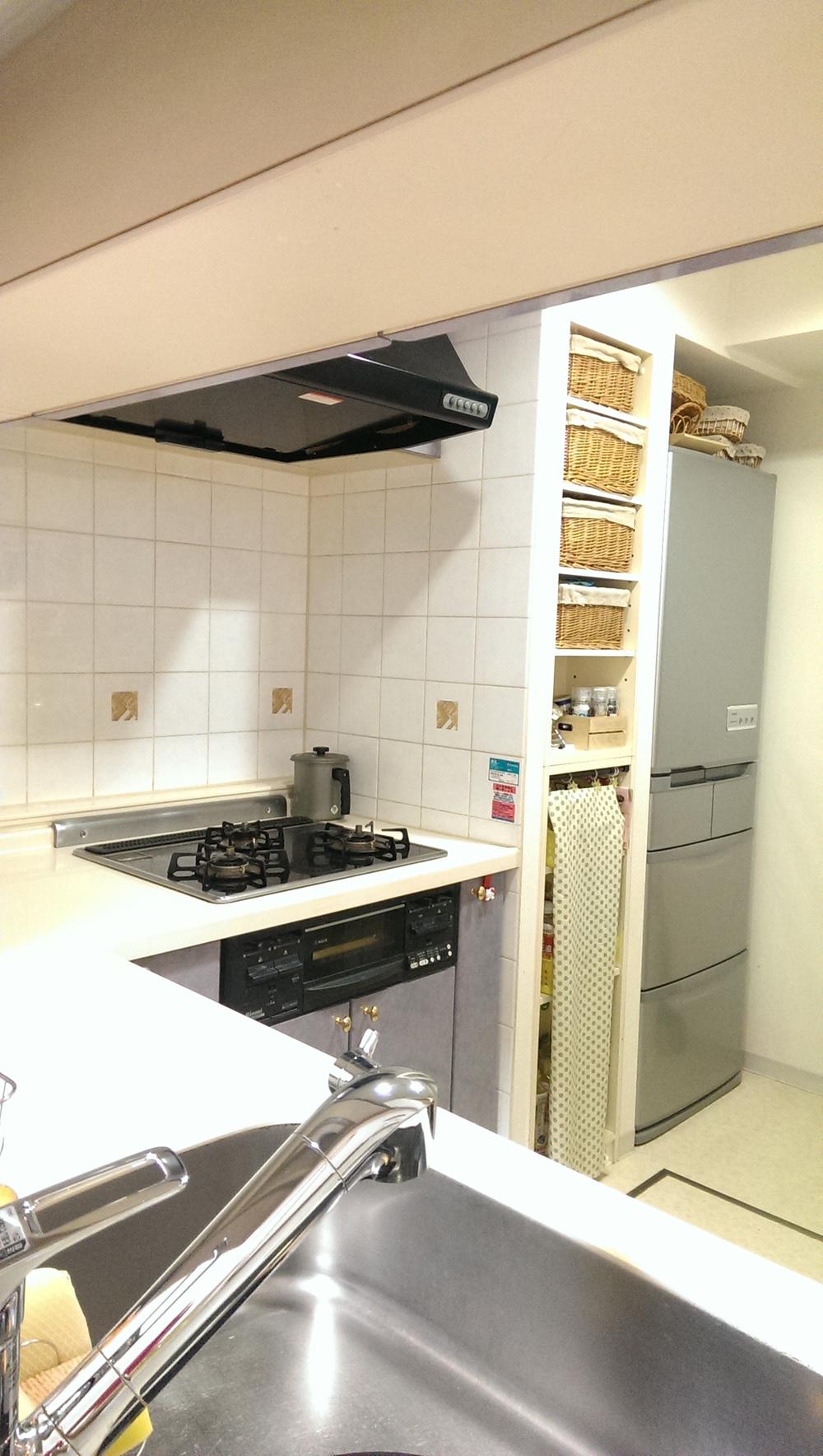 Kitchen. Indoor (12 May 2013) Shooting