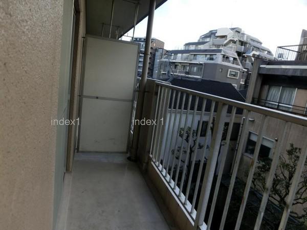 Balcony. Yang per well of balcony space ☆