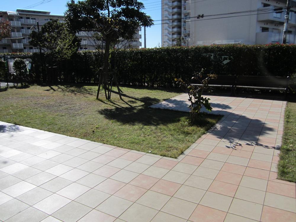 Garden. This is the main garden that follows from escort lobby. Good hit yang in as you can see.