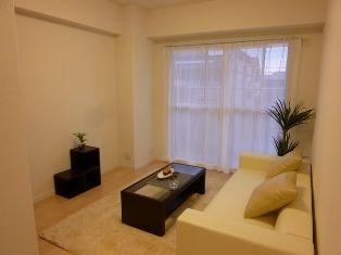 Living. ~ Already the new interior renovation ~   ◆ It is with furniture ◆ Is a positive per well in the southwest-facing ◆ Pet breeding Allowed (bylaws Yes) ◆ 6-minute walk from the "Nishikasai" station ◆ It is the location of a quiet residential area ◆