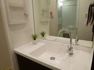 Wash basin, toilet. ~ Already the new interior renovation ~