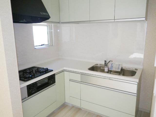 Same specifications photo (kitchen). It is the example of construction